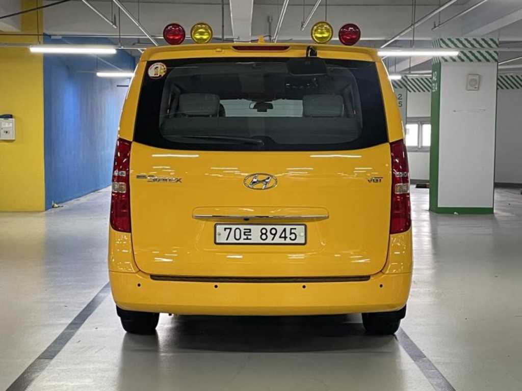 HYUNDAI Starex - Vista 5