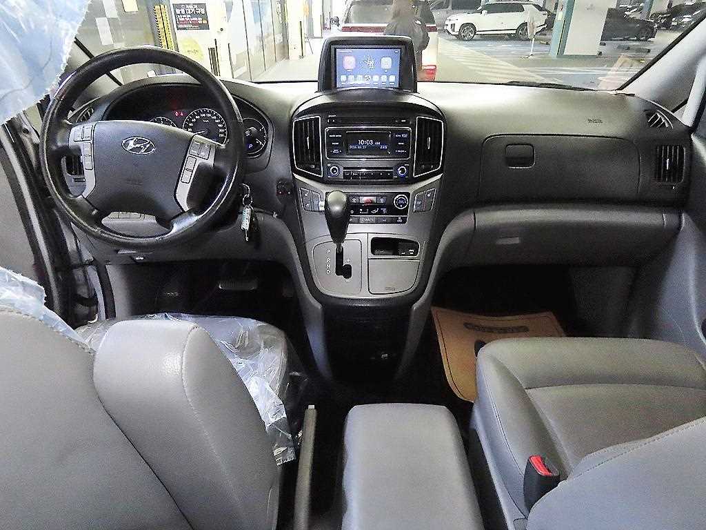 HYUNDAI Starex - Vista 10