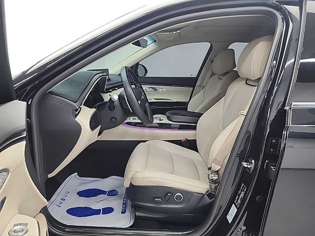 Genesis GV70 - Vista 11