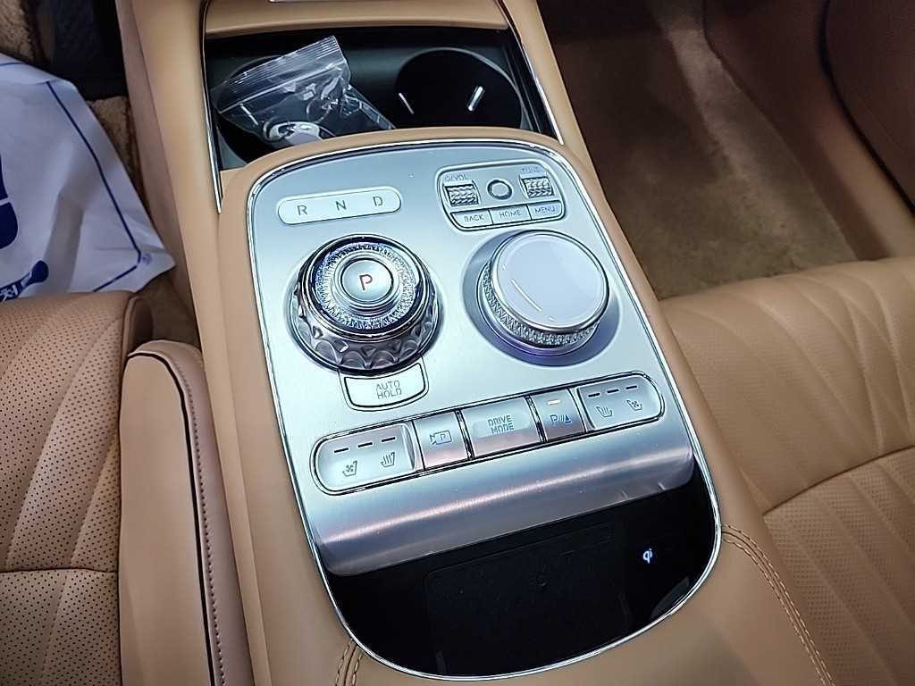 Genesis G90 - Vista 8