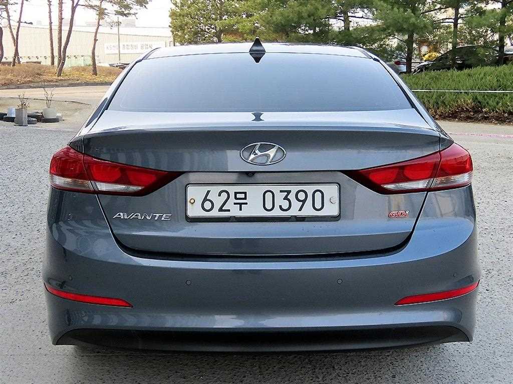 HYUNDAI Avante - Vista 4
