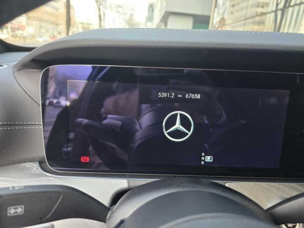 Mercedes Benz E class - Vista 5