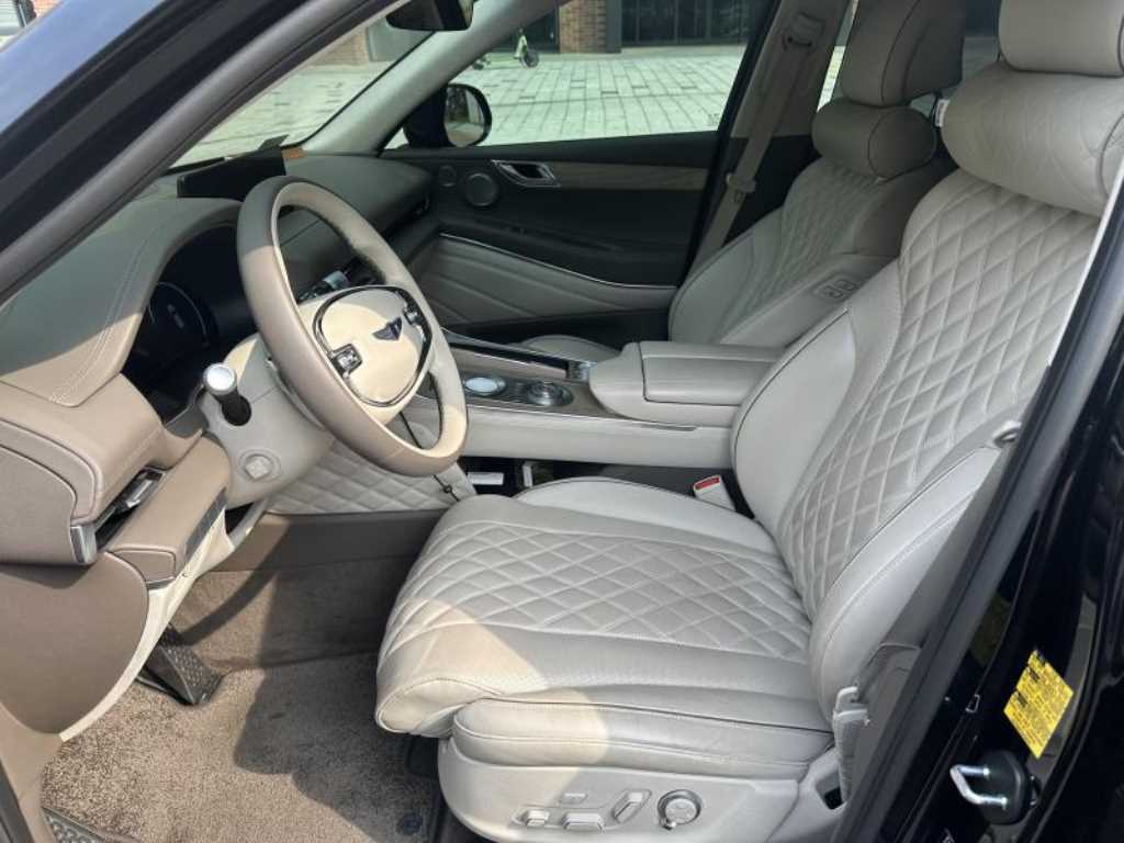 Genesis GV80 - Vista 7