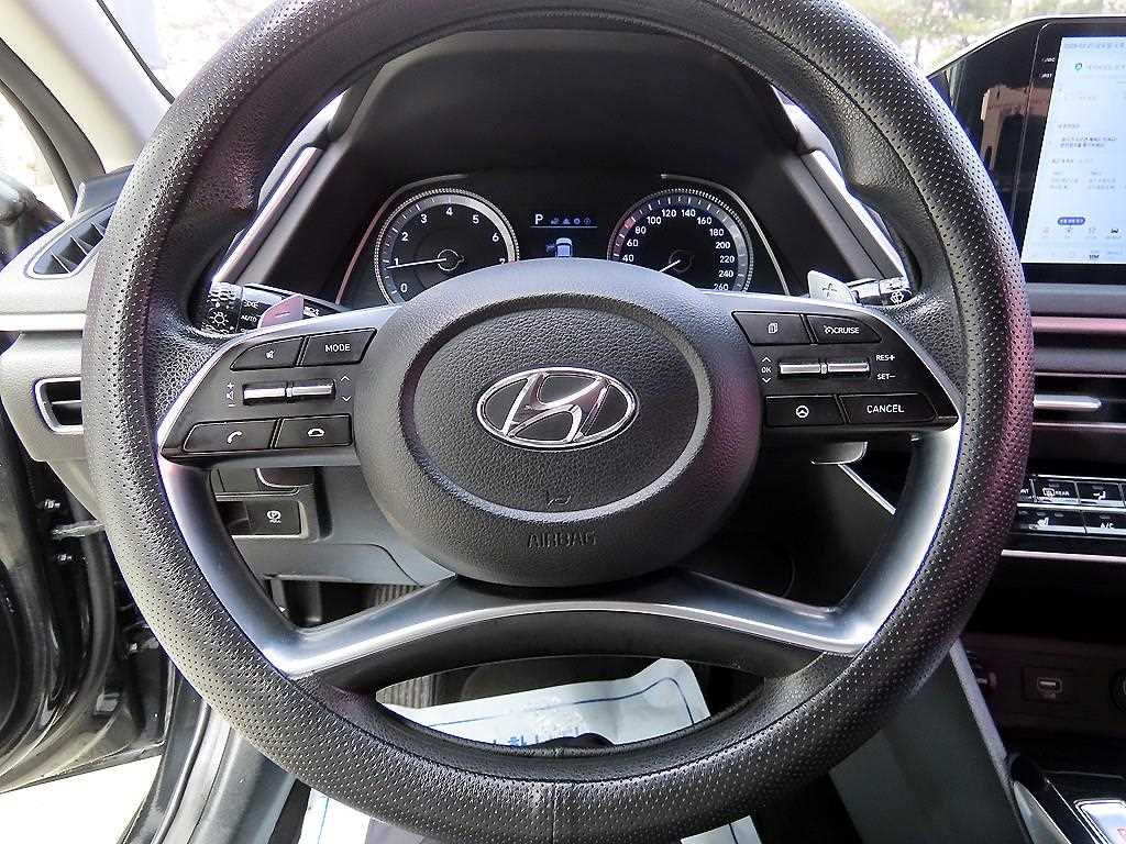 HYUNDAI Sonata - Vista 8