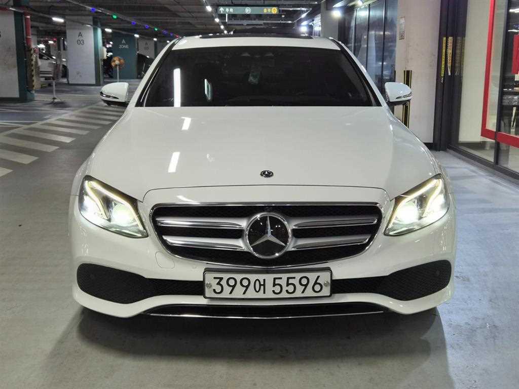 Mercedes Benz E class - Vista 2