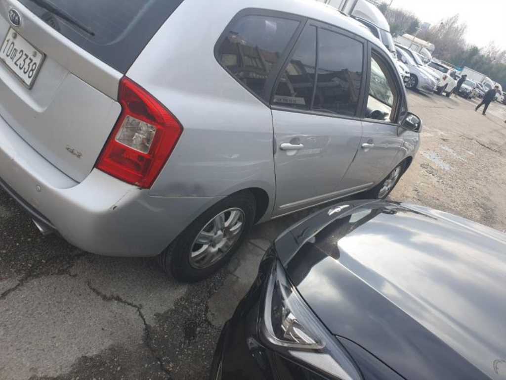 KIA Carens - Vista 3