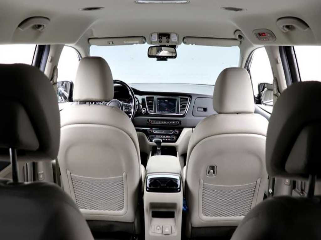 KIA Carnival - Vista 12