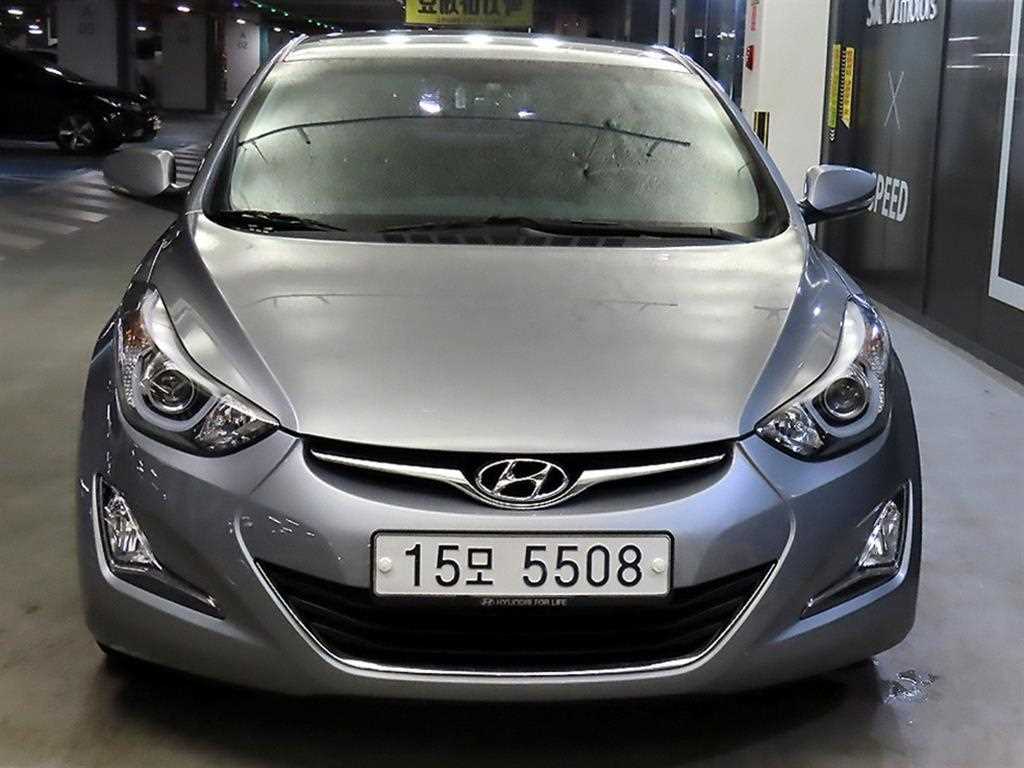 HYUNDAI Avante - Vista 2