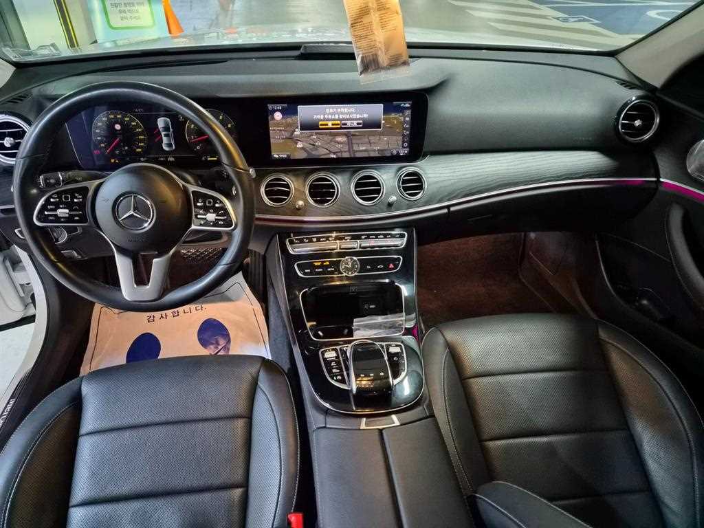 Mercedes Benz E class - Vista 10