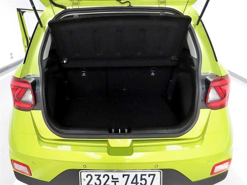 HYUNDAI Venue - Vista 5