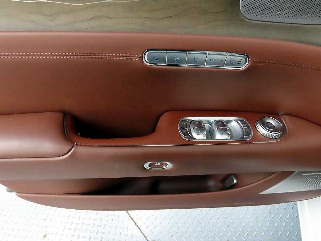 Genesis G90 - Vista 11