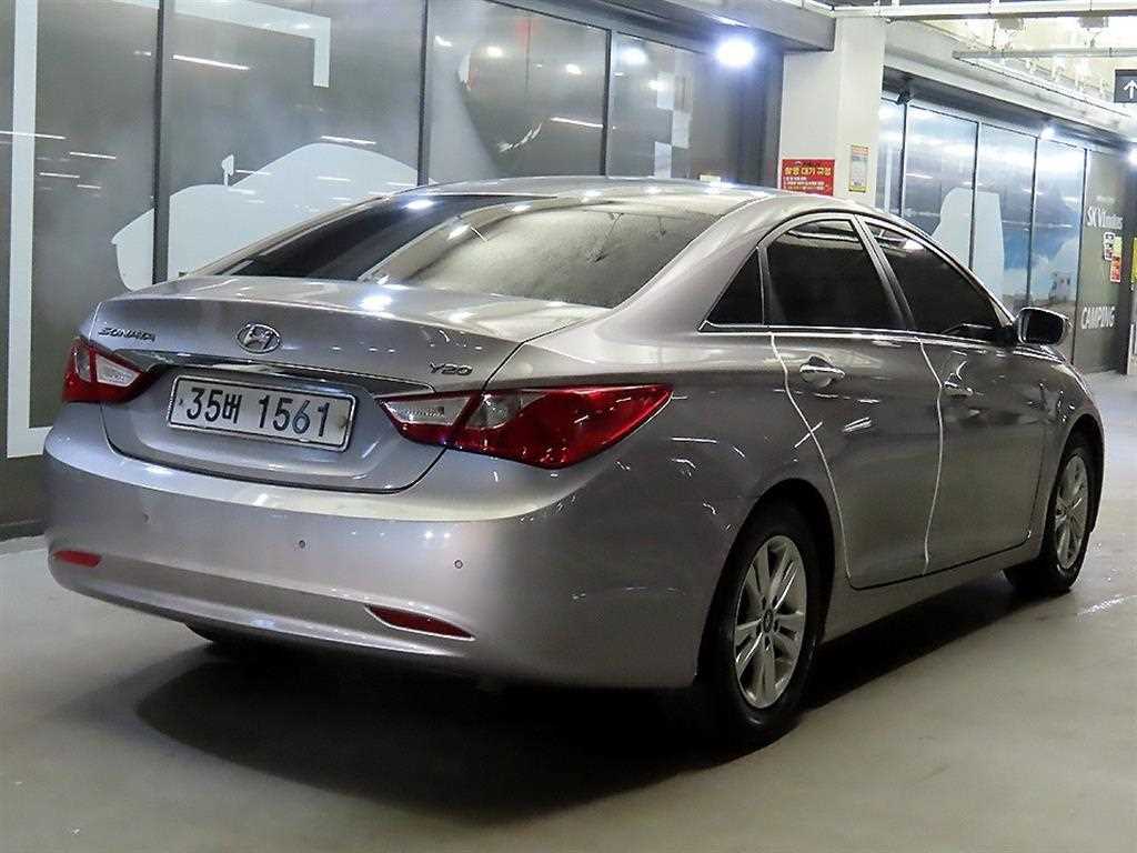 HYUNDAI Sonata - Vista 4
