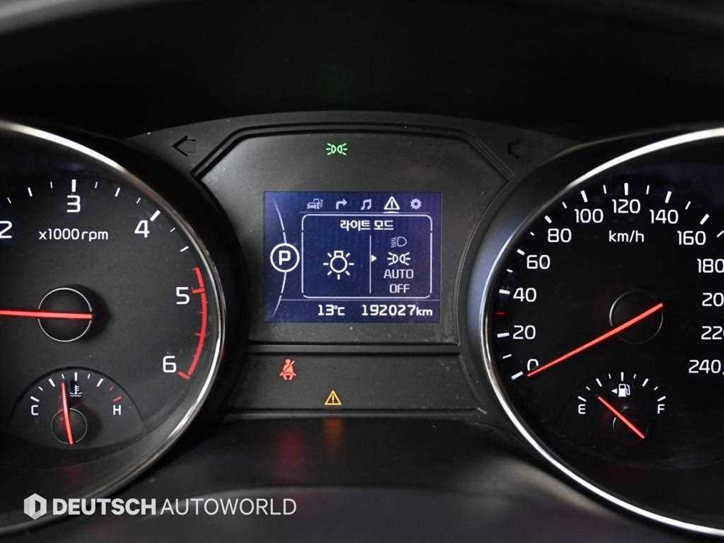 KIA Carnival - Vista 8