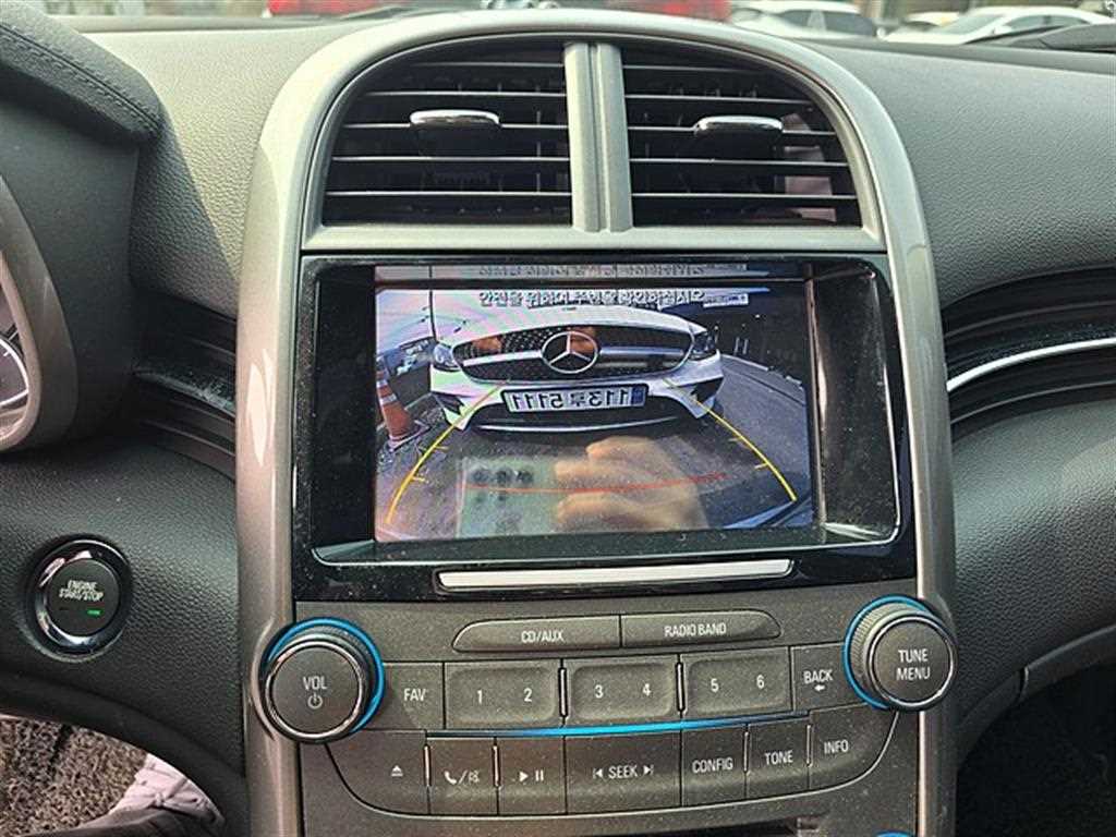 Chevrolet Malibu - Vista 10