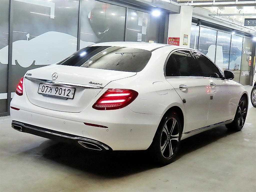 Mercedes Benz E class - Vista 4