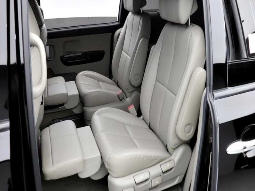 KIA Carnival - Vista 11