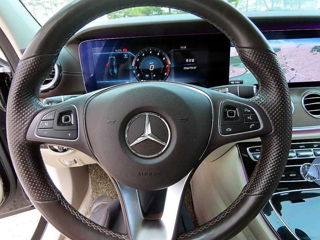 Mercedes Benz E class - Vista 8