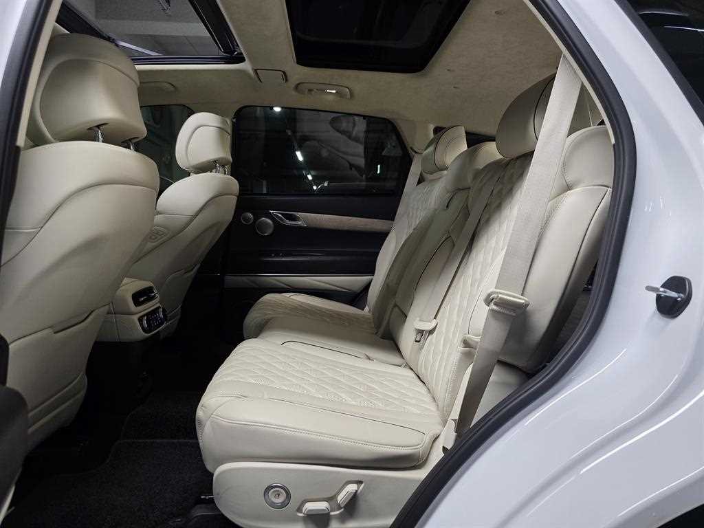 Genesis GV80 - Vista 8