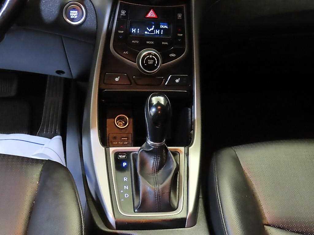 HYUNDAI Avante - Vista 12