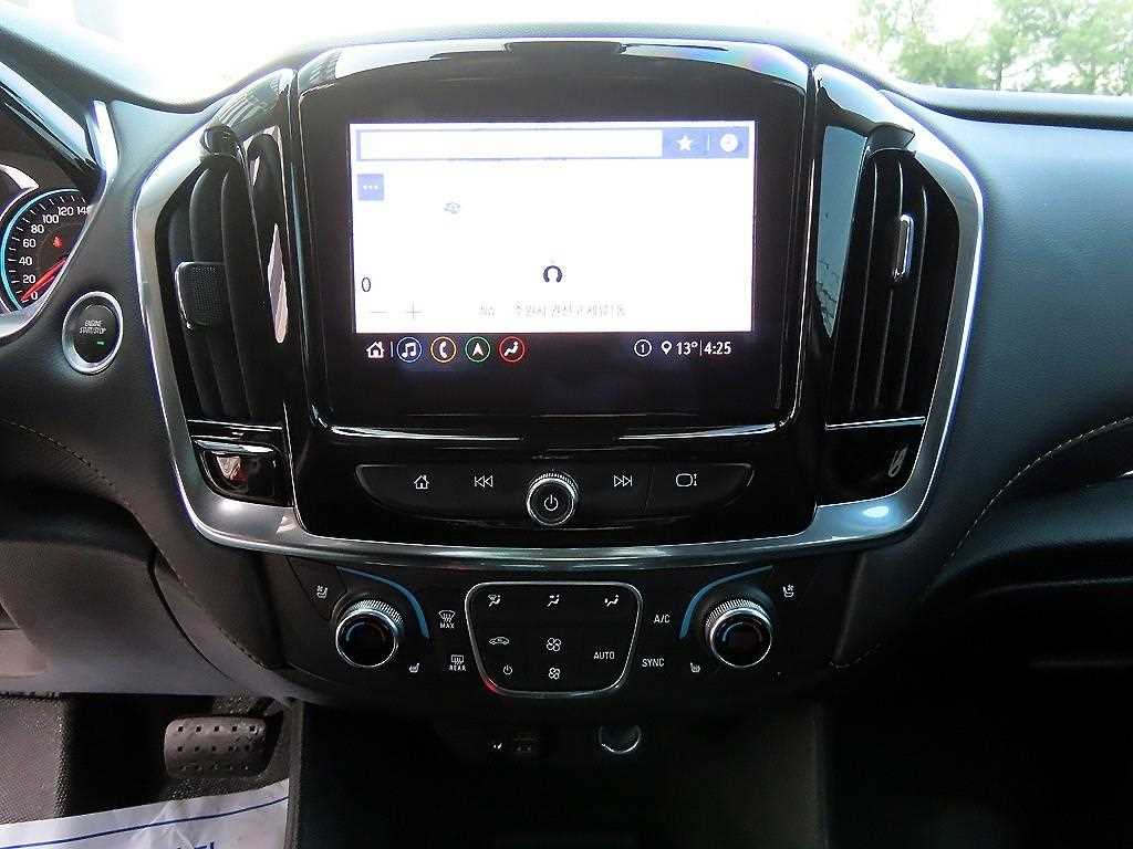 Chevrolet Travers - Vista 12