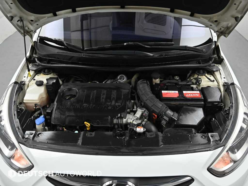 HYUNDAI Accent - Vista 6