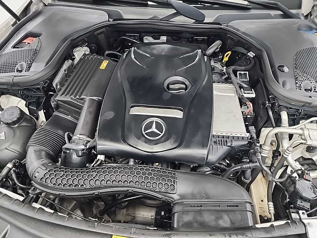 Mercedes Benz E class - Vista 5