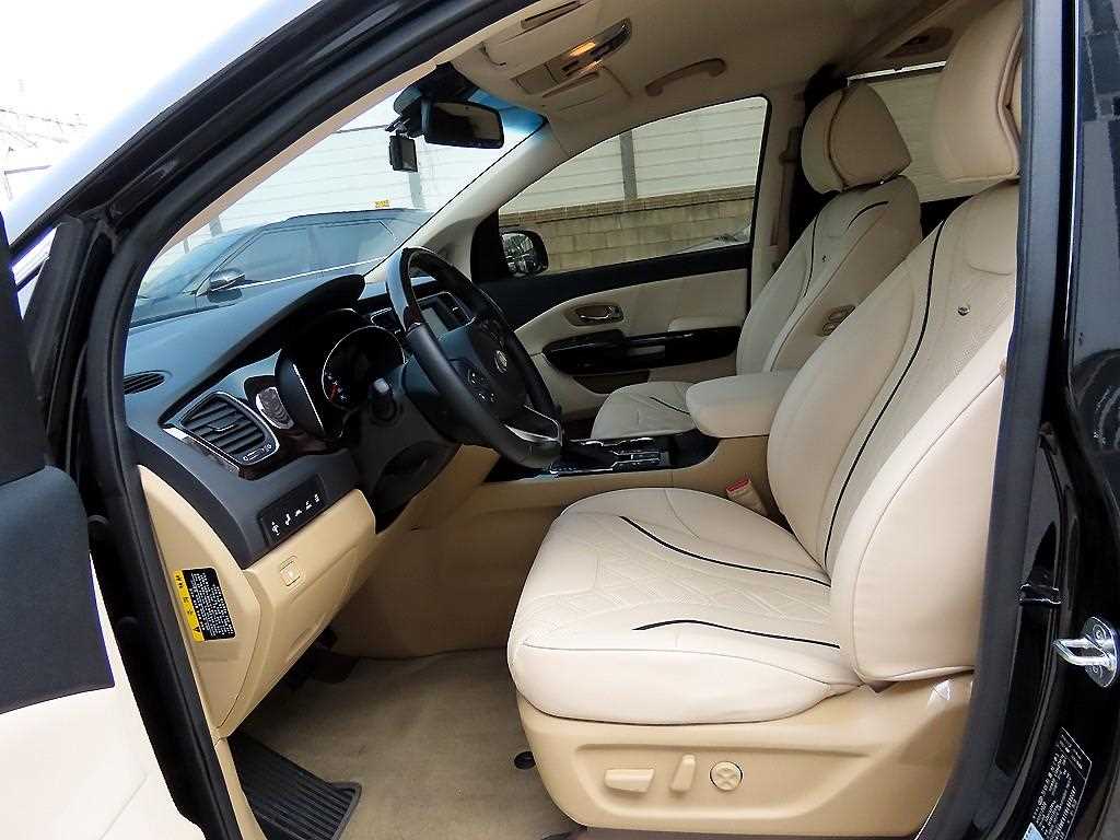 KIA Carnival - Vista 5