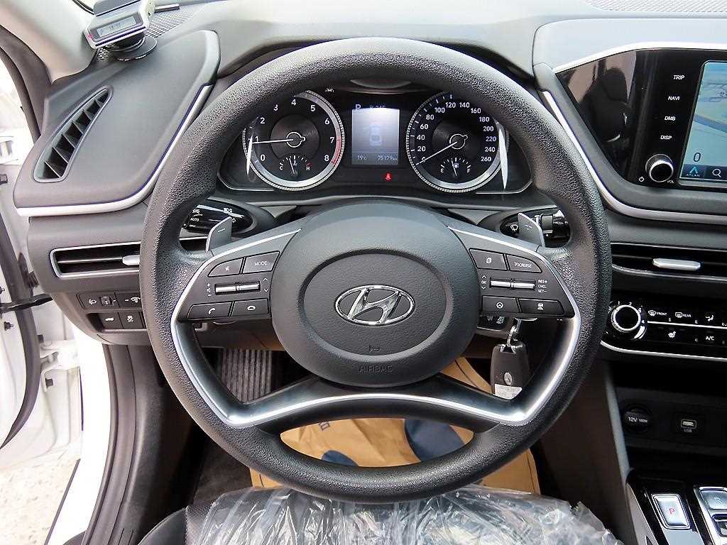 HYUNDAI Sonata - Vista 8