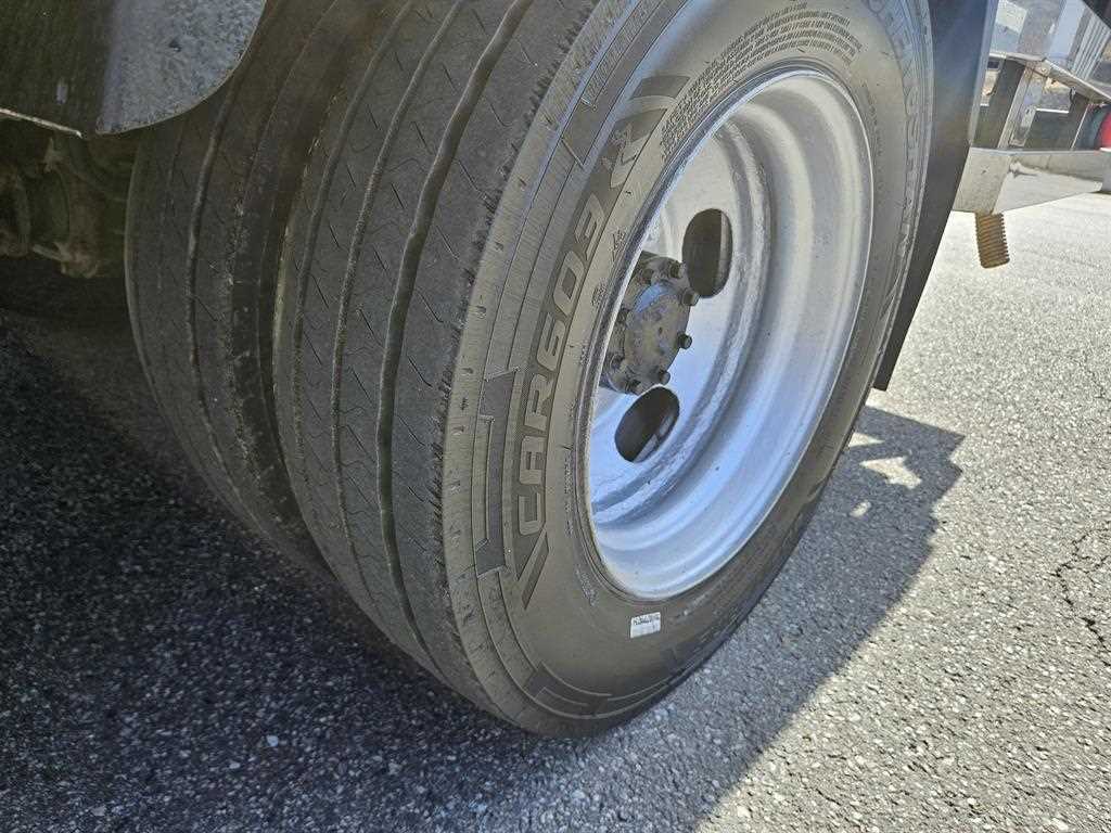 medium and large cargo Live Fish Car - Vista 10