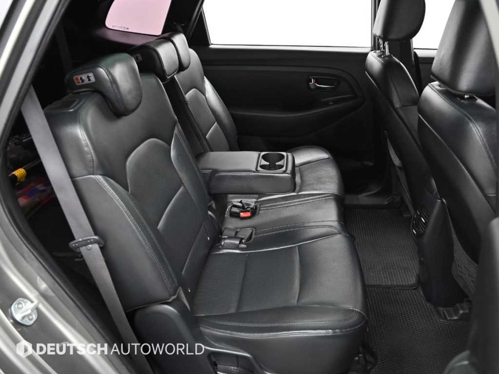 KIA Carens - Vista 12