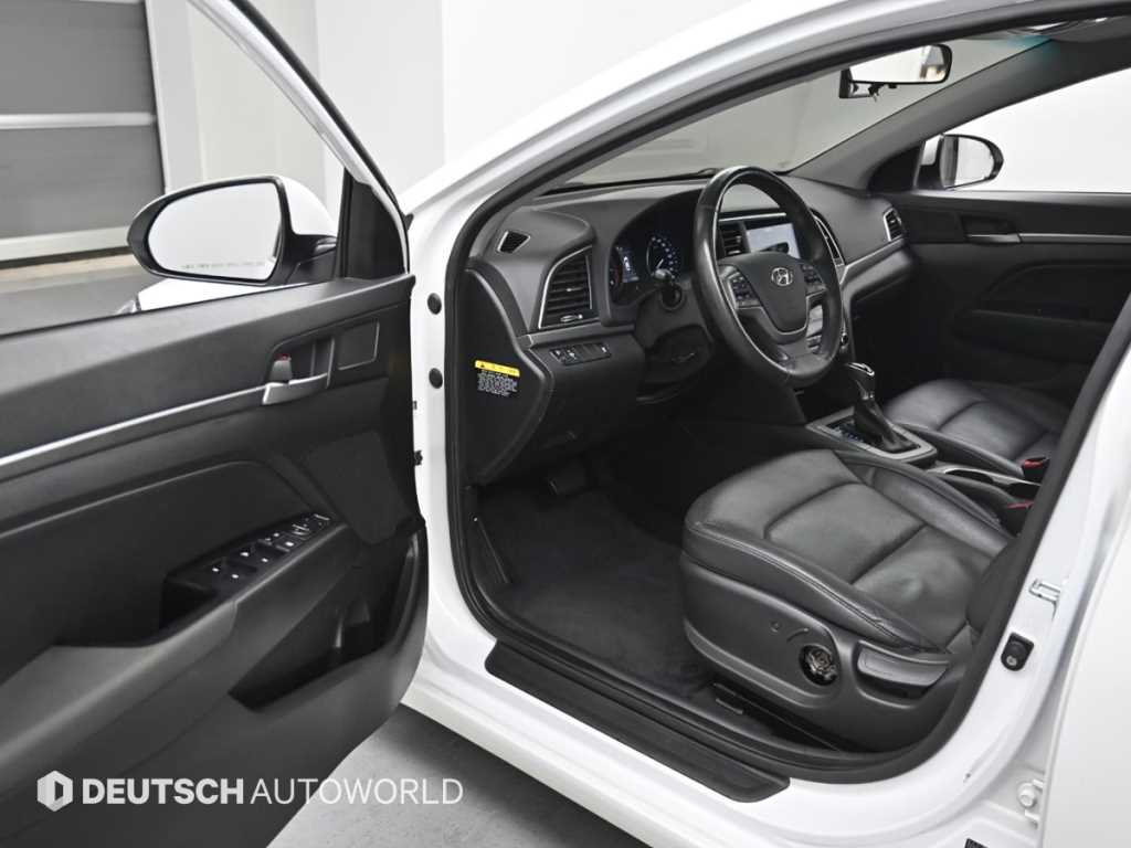 HYUNDAI Avante - Vista 11