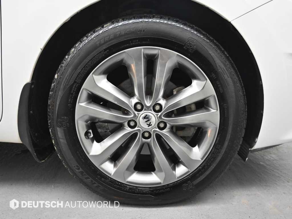 KIA Carnival - Vista 5