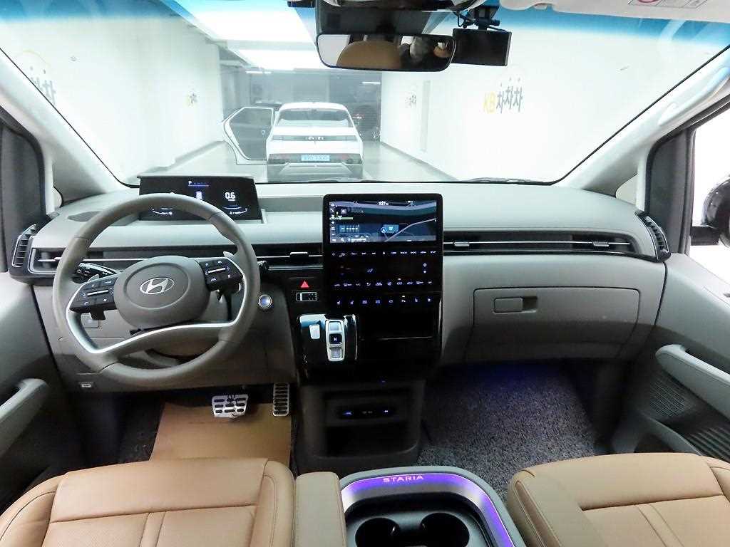 HYUNDAI Staria - Vista 7