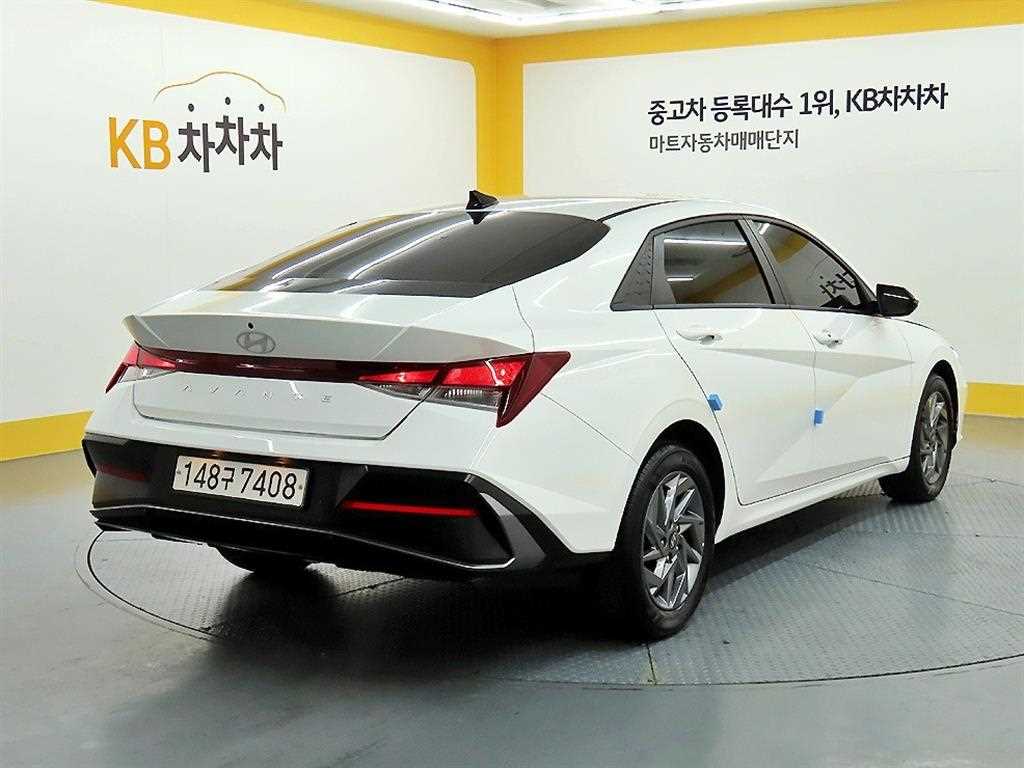 HYUNDAI Avante - Vista 4