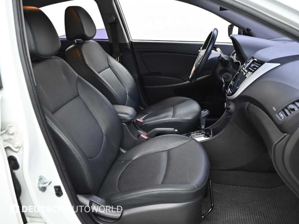 HYUNDAI Accent - Vista 10