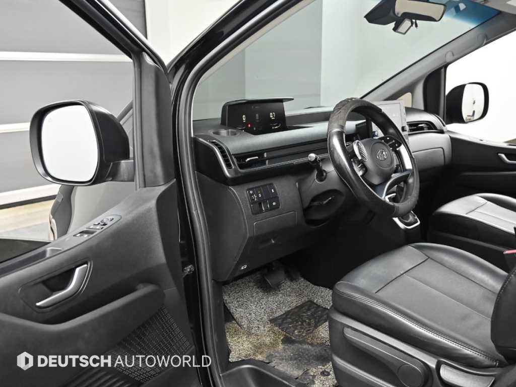 HYUNDAI Staria - Vista 11