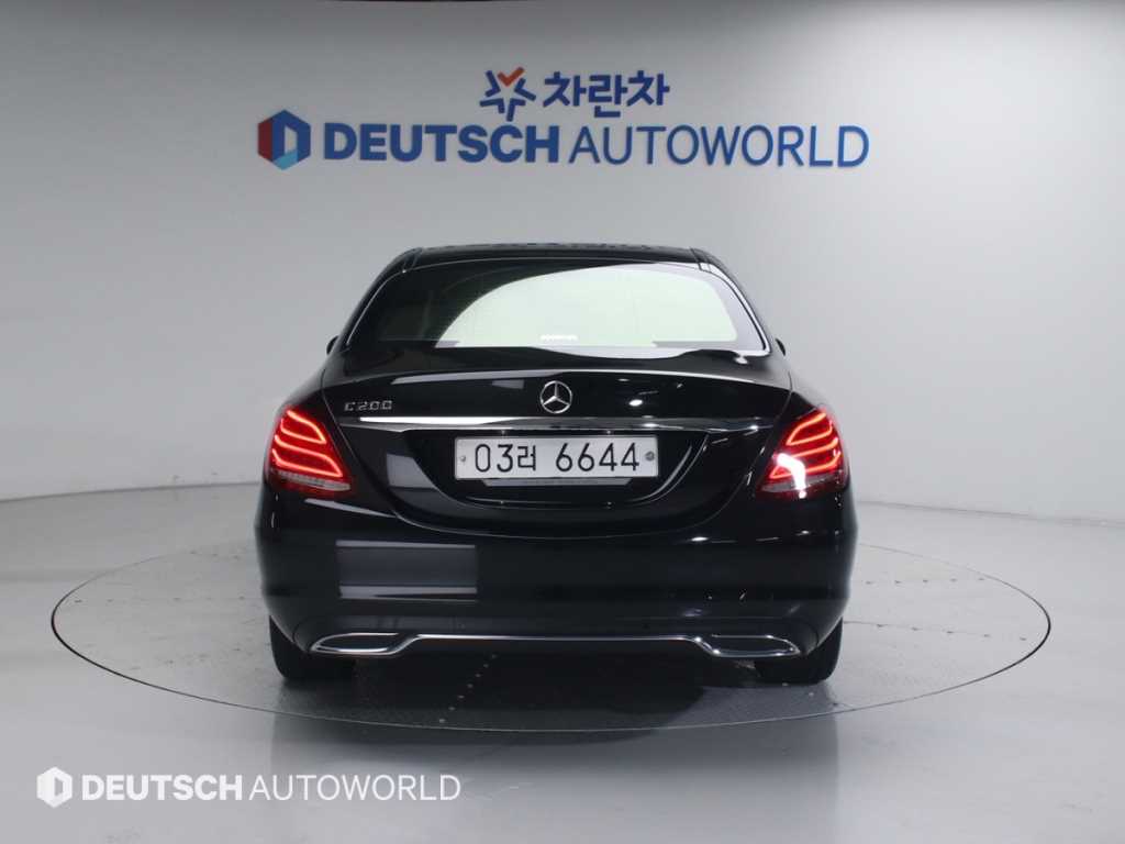 Mercedes Benz C Class - Vista 4