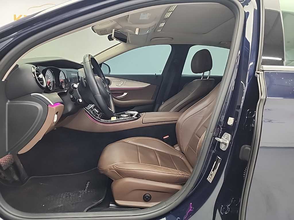 Mercedes Benz E class - Vista 11