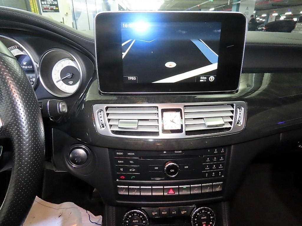 Mercedes Benz CLS Class - Vista 11