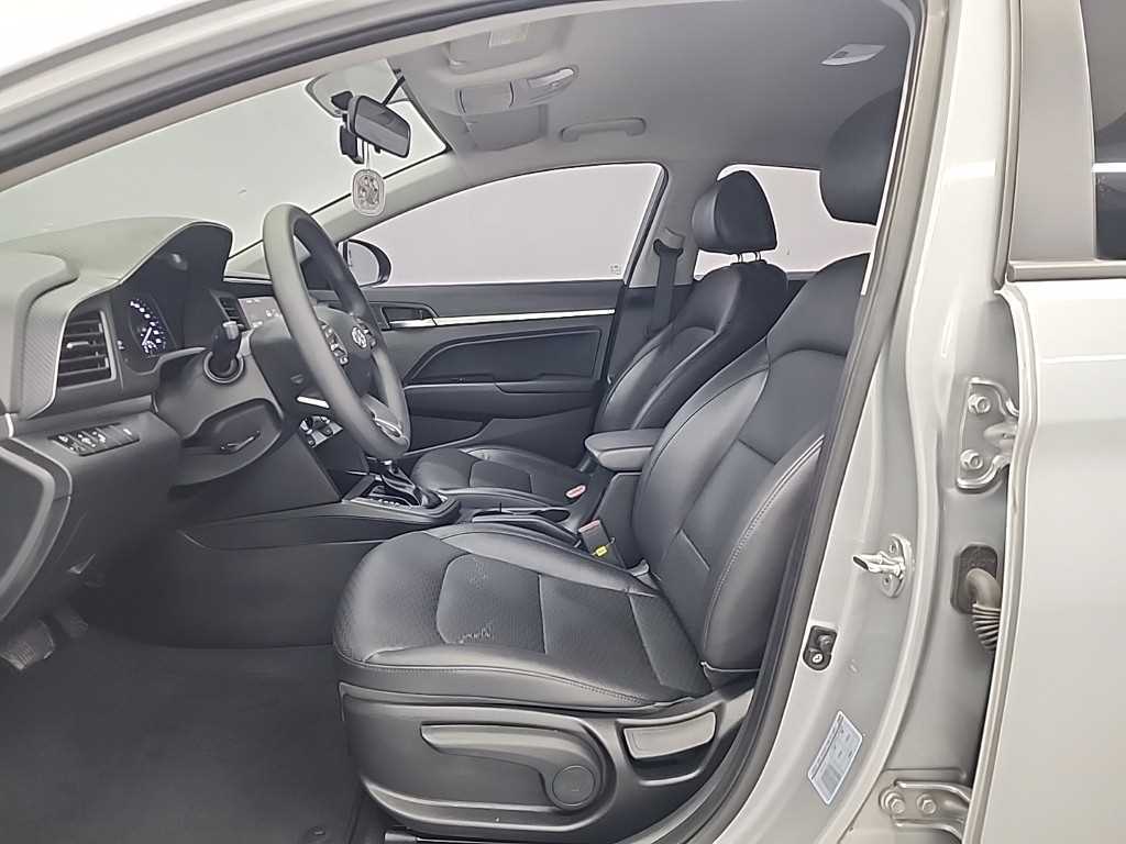 HYUNDAI Avante - Vista 11