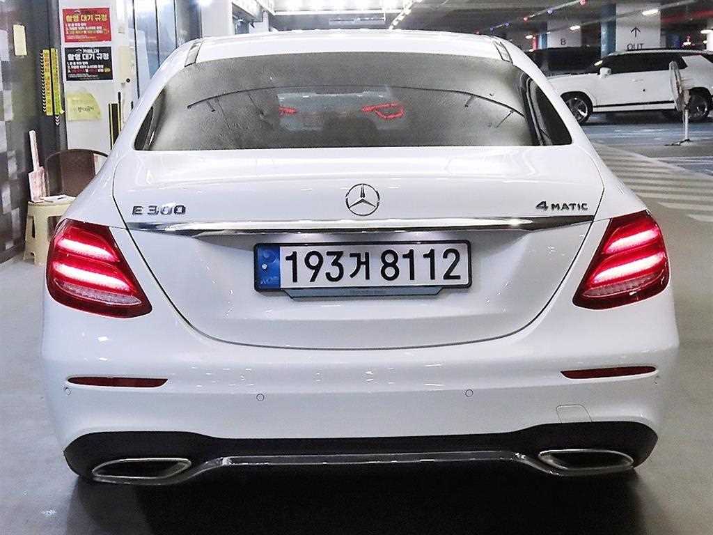 Mercedes Benz E class - Vista 5