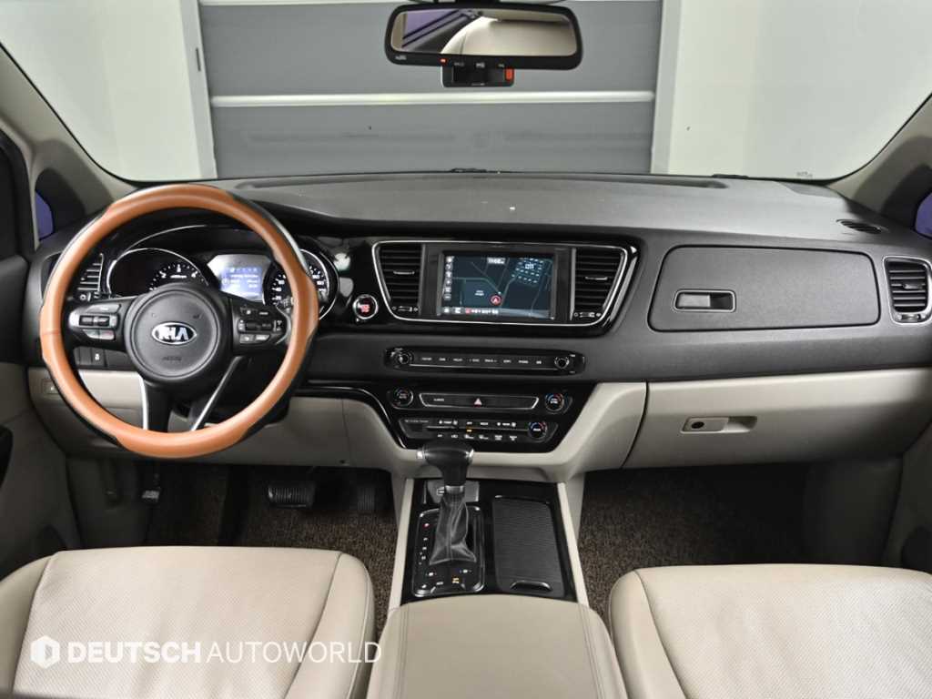 KIA Carnival - Vista 7
