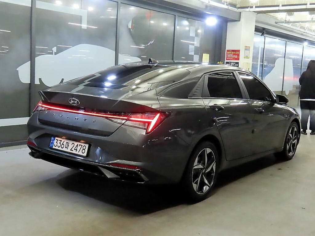 HYUNDAI Avante - Vista 4