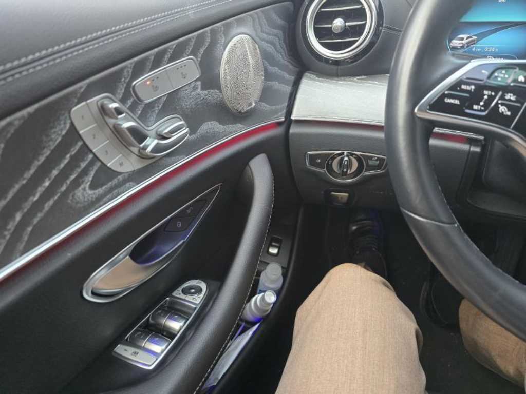 Mercedes Benz E class - Vista 7