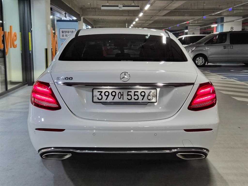 Mercedes Benz E class - Vista 5