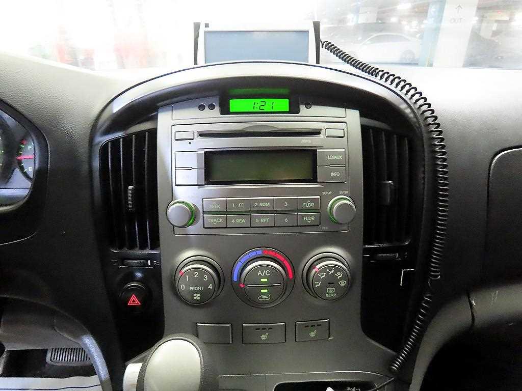 HYUNDAI Starex - Vista 11