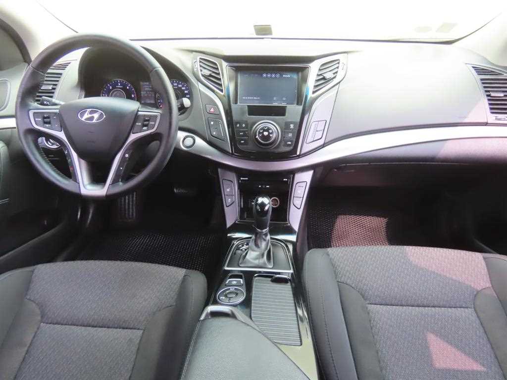 HYUNDAI i40 - Vista 7