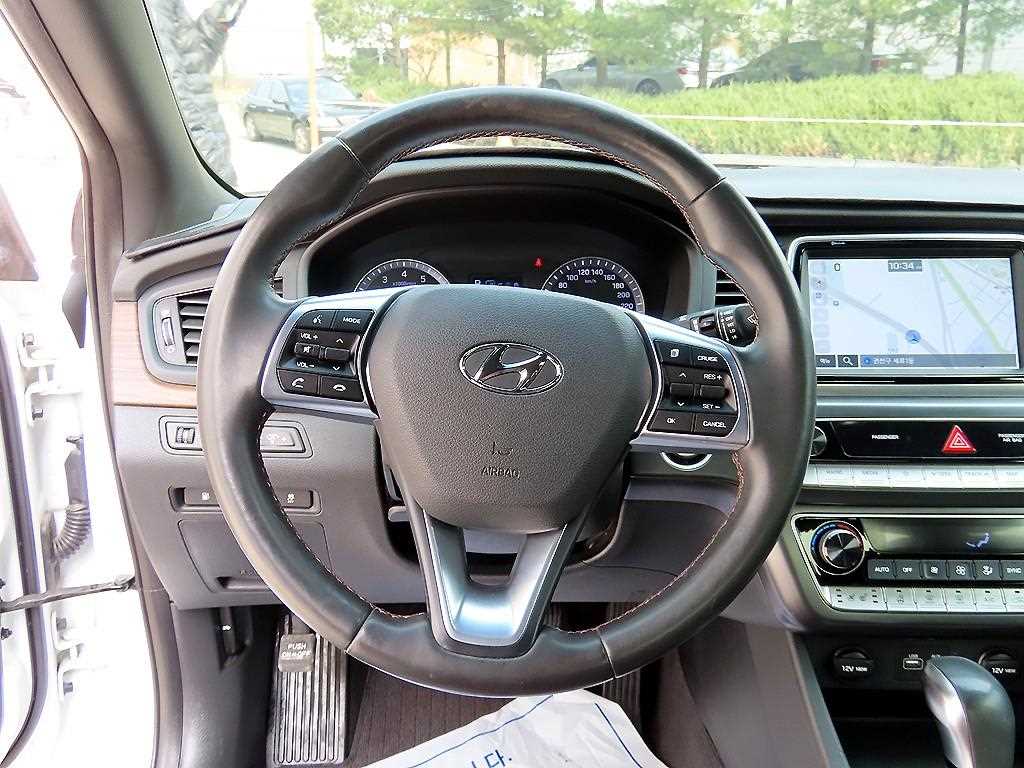 HYUNDAI Sonata - Vista 8
