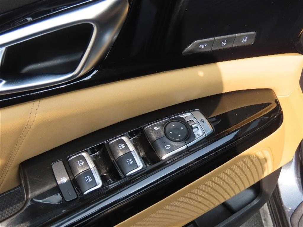 KIA Carnival - Vista 12