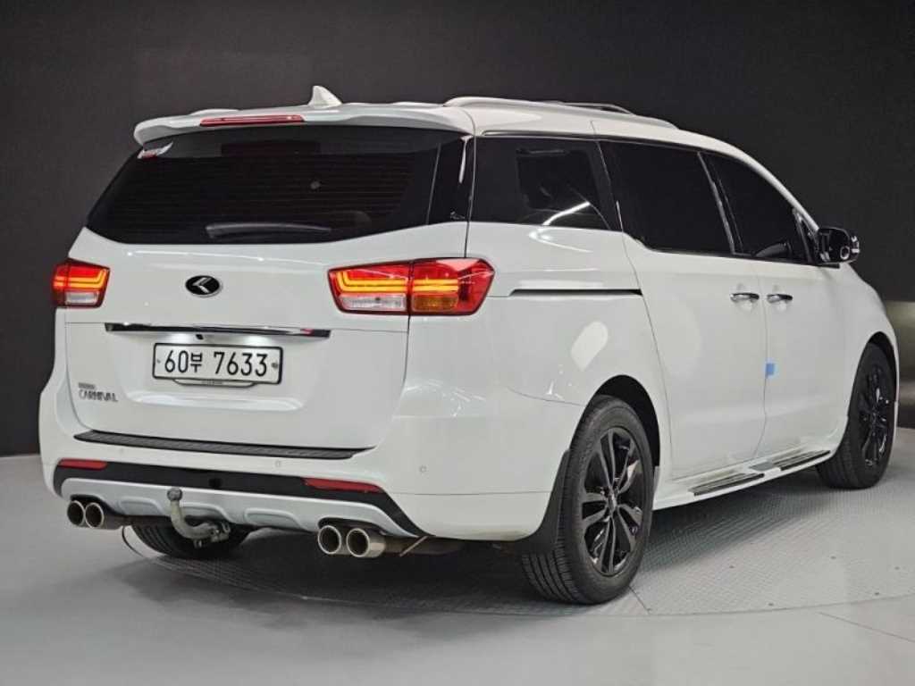 KIA Carnival - Vista 4